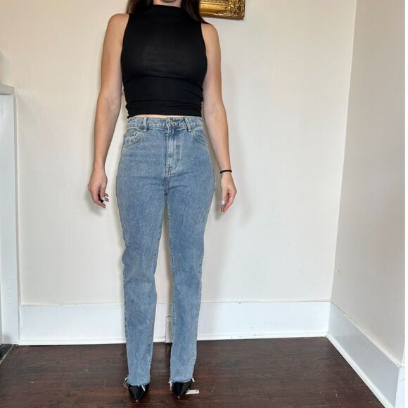 Pretty Little Thing Mid Blue Wash Straight Leg Raw Hem Jeans Size 6 NWT - Picture 1 of 6